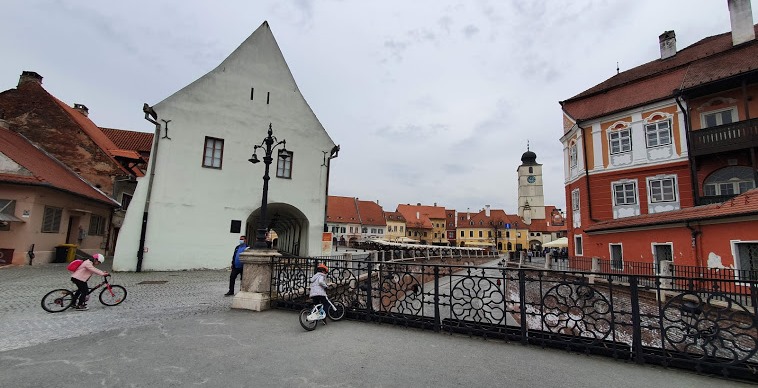 3 zile în Sibiu cu copiii- ce poți face în (și pe lângă) Sibiu în 3 zile 3 zile în Sibiu cu copiii- ce poți face în (și pe lângă) Sibiu în 3 zile